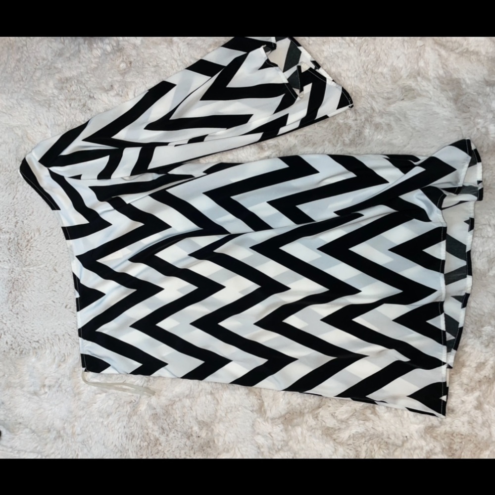 Yahada Black and White Chevron Dress Size M